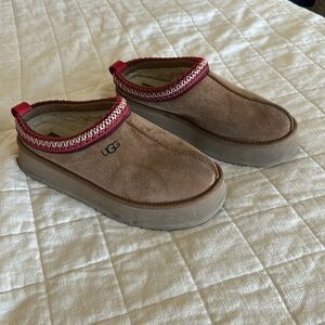 UGG Tazz Platform